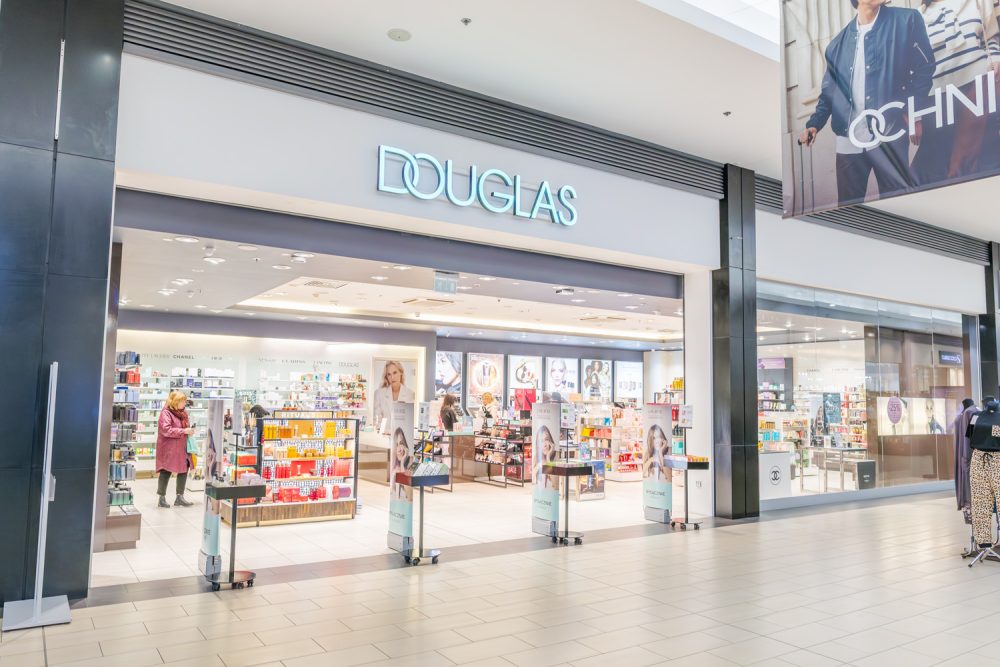 Witryna drogerii Douglas w M1 Czeladź