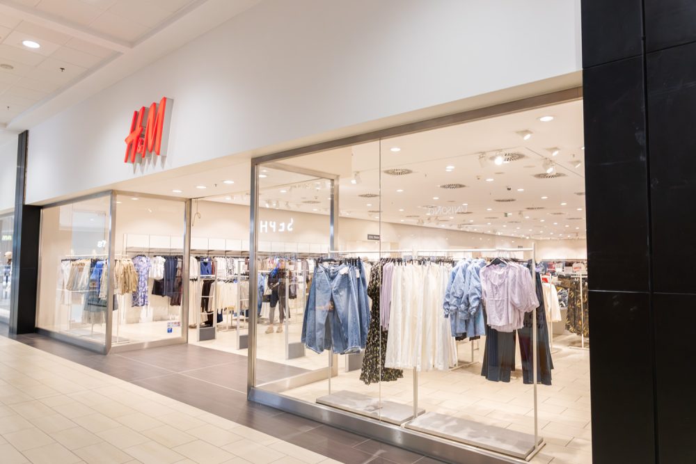 Witryna sklepu H&M w M1 Czeladź