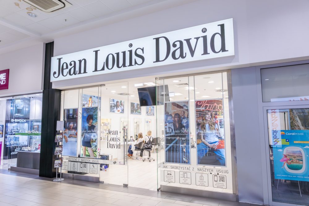 Witryna salonu fryzjerskiego Jean Louis David w M1 Czeladź