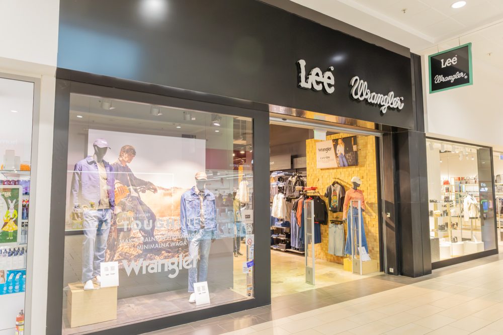 Witryna sklepu Lee Wrangler w M1 Czeladź