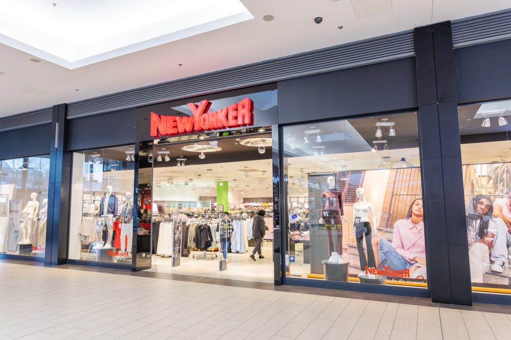Witryna sklepu New Yorker w M1 Czeladź