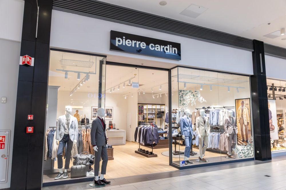 Witryna salonu mody męskiej Pierre Cardin w M1 Czeladź