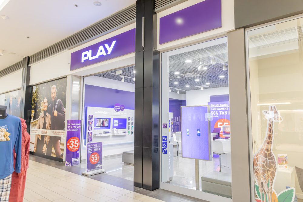 Witryna salonu Play w M1 Czeladź