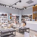 Wnętrze salonu obuwia Ryłko w M1 Czeladź