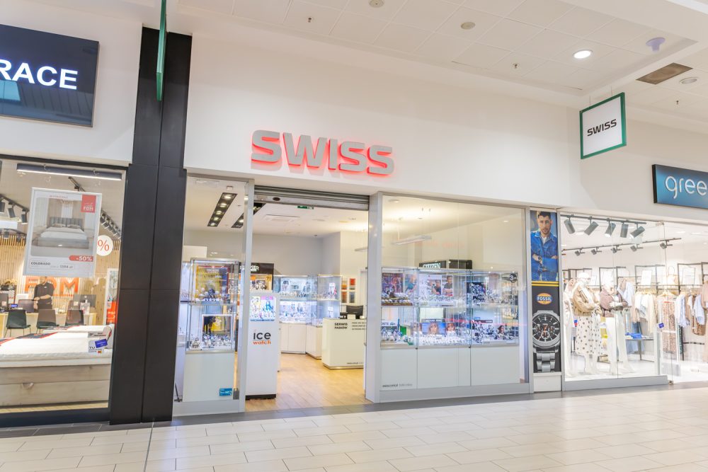 Witryna salonu Swiss w M1 Czeladź
