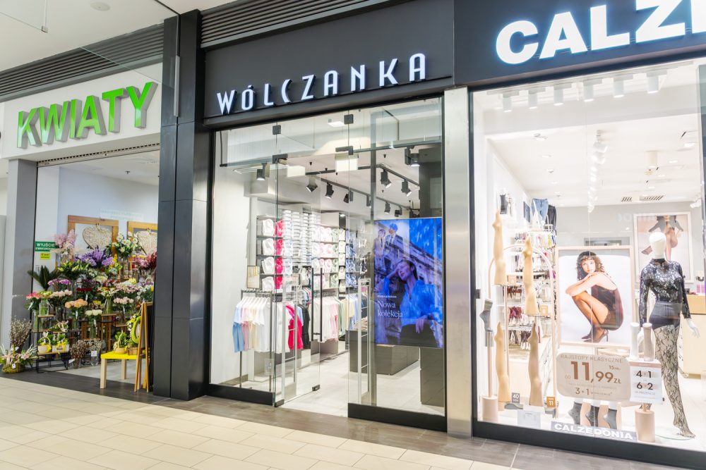 Witryna salonu mody męskiej Wólczanka w M1 Czeladź