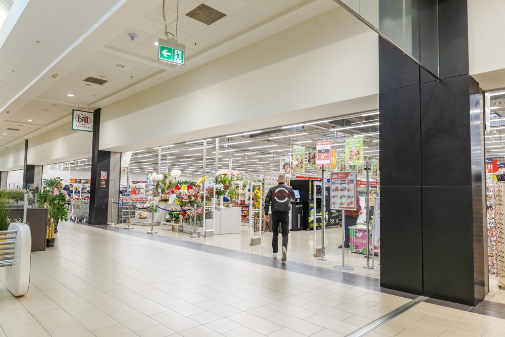 Wejście do hipermarketu bi1 w M1 Czeladź