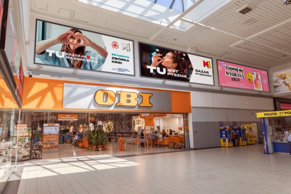 Trzy banery poziome o łącznej powierzchni reklamowej 45 m2 i wymiarach 6x2,5m zlokalizowany przy OBI, Carry i Douglas.