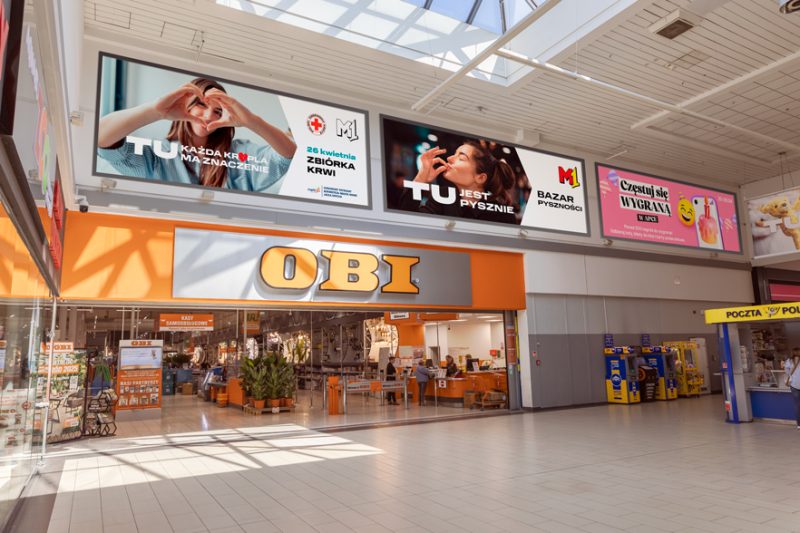 Trzy banery poziome o łącznej powierzchni reklamowej 45 m2 i wymiarach 6x2,5m zlokalizowany przy OBI, Carry i Douglas.