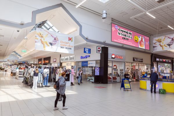 Baner o powierzchni reklamowej 26,2 m2 i wymiarach 10,5x2,5m znajdujący się przy MediaMarkt i HalfPrice.