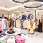 Wnętrze sklepu odzieżowego KMX Fashion w M1 Czeladź